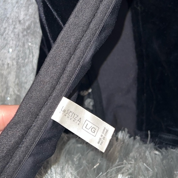 Black velvet corset size large - Picture 4 of 4